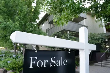 Mortgage Rates Plunge to Record Lows Amid Weak Jobs Report