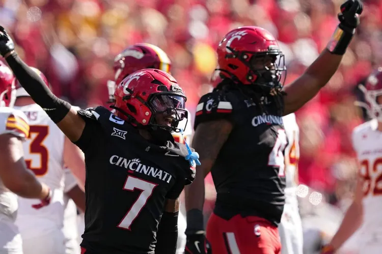 Cincinnati Beats No. 14 Iowa State in Thrilling 38-30 Victory