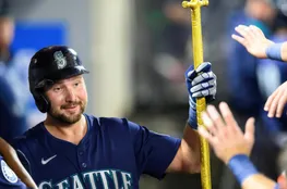 Cal Raleigh Hits 40 Home Runs Before August - Mariners Win!